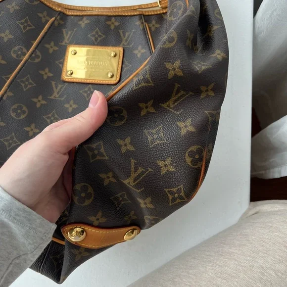 Louis Vuitton Galleria PM Shoulder Bag - Picture 6 of 16
